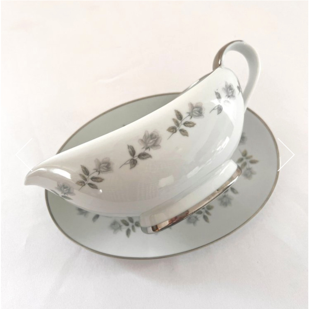 Gravy Boat with Attached Underplate Mayfair by Arlen